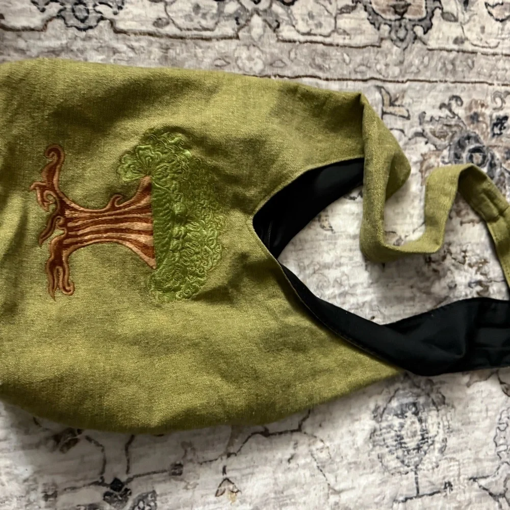Green and Black Lei Lotus Embroidered Bag